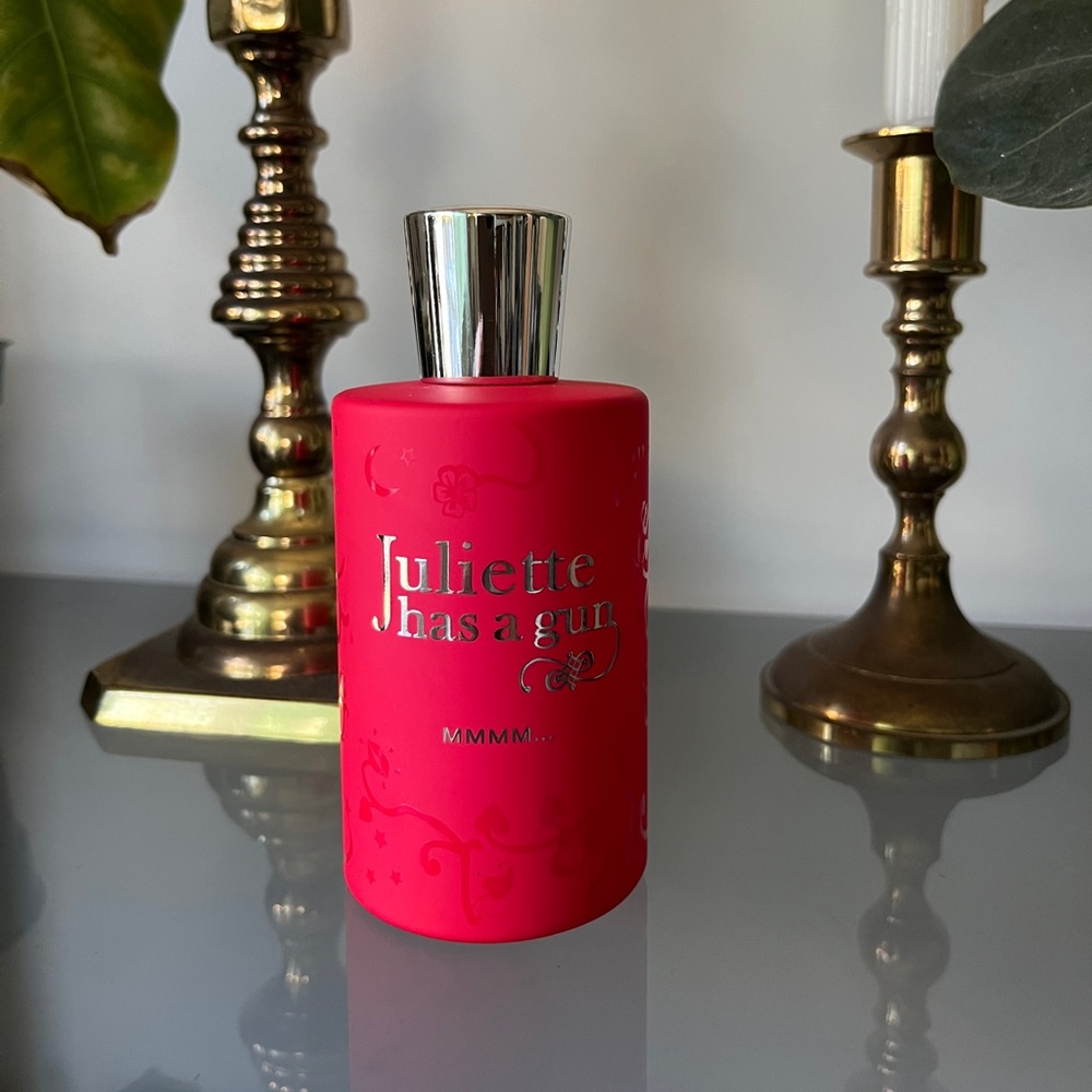 Juliet has a gun …. Mmm perfume